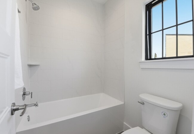 Building Photo - 11925 N Hoa Sen Cir