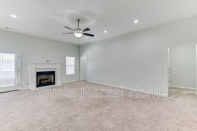 Building Photo - 2562 Inverness Dr