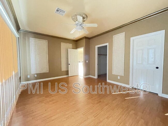 Building Photo - 2549 Country Club Dr