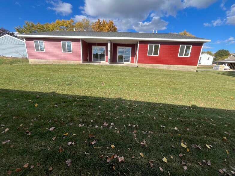 Building Photo - 1800 Sheldon Ave