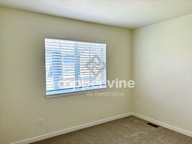 Building Photo - 12874 Jasmine St
