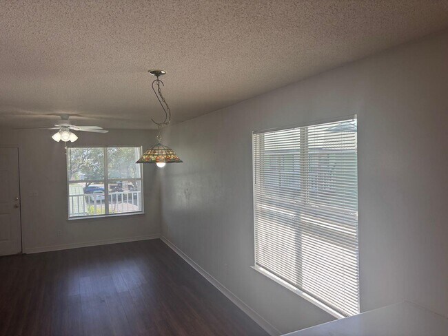 Building Photo - 567 Florosa Ct