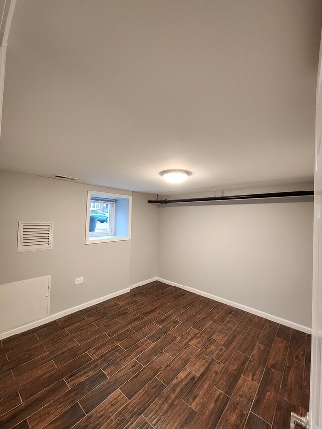 Building Photo - 3055 N Lockwood Ave