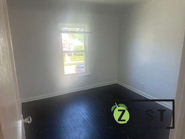 Building Photo - WELCOME HOME! 3BDRM 1.5BTH w/ GARAGE!!! AN...