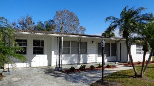 Building Photo - 1550 5th Ct