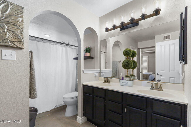 Building Photo - 3017 Tierra Salada Dr