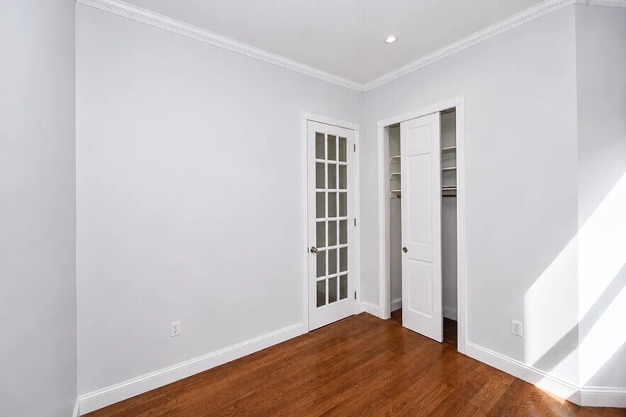 Building Photo - 15 W 103rd St