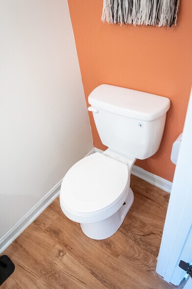 Half bath - 3270 Greenwich Ct