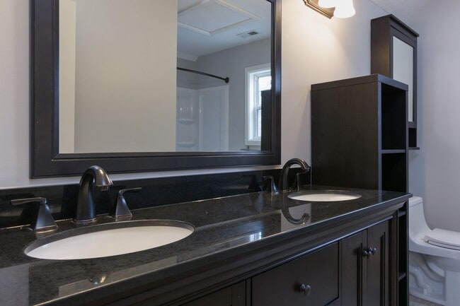 Building Photo - Central AVL - Beautiful 3/2 Cape Cod