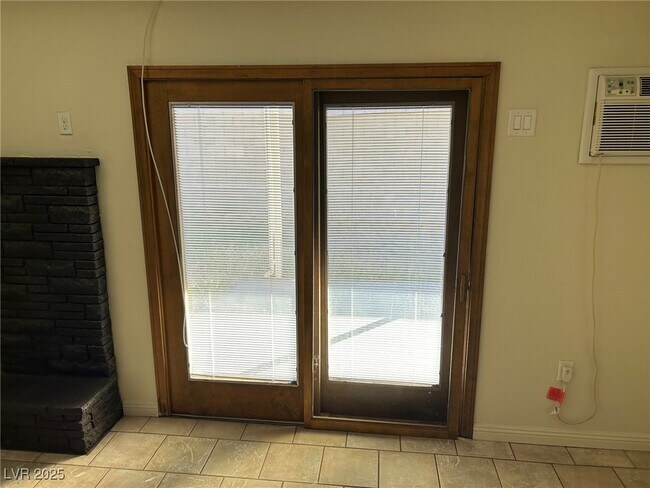 Building Photo - 113 Cedar St