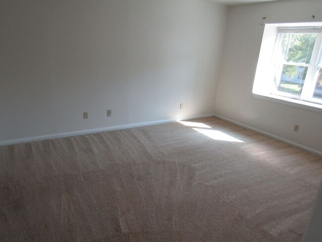 Building Photo - Charming 2 bed, 1.5 bath