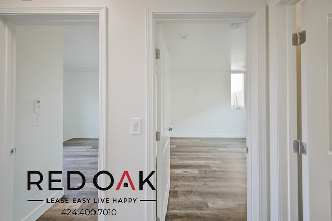 Building Photo - 2132 Cove Ave