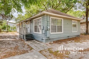 Building Photo - 8614 N Orangeview Ave