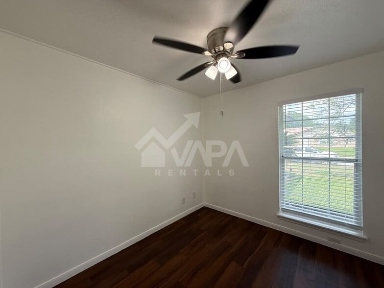 Building Photo - 14419 Briarlake St
