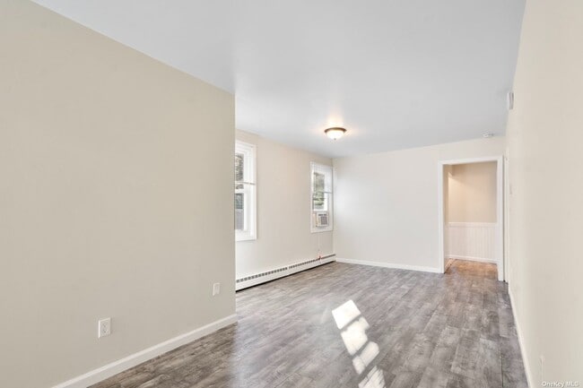 Building Photo - 14 Corona Rd