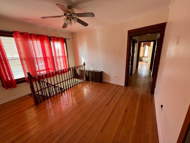 Building Photo - 3359 N Laramie Ave