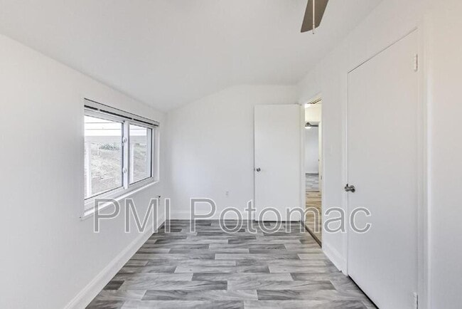 Building Photo - 7422 Parkwood St