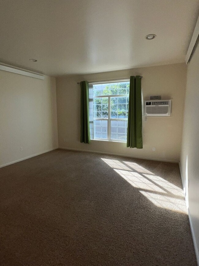 Building Photo - 1930 Monte Vista Dr