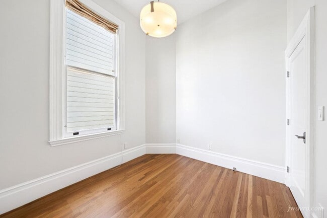 Building Photo - 860 Waller St