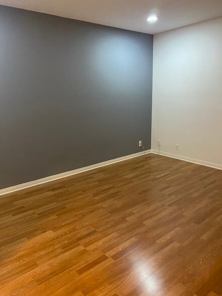 Building Photo - 10650 Holman Ave