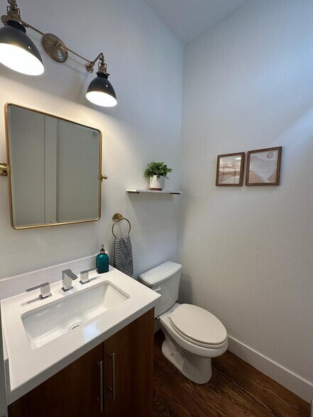 Building Photo - 5705 Bryan Pky