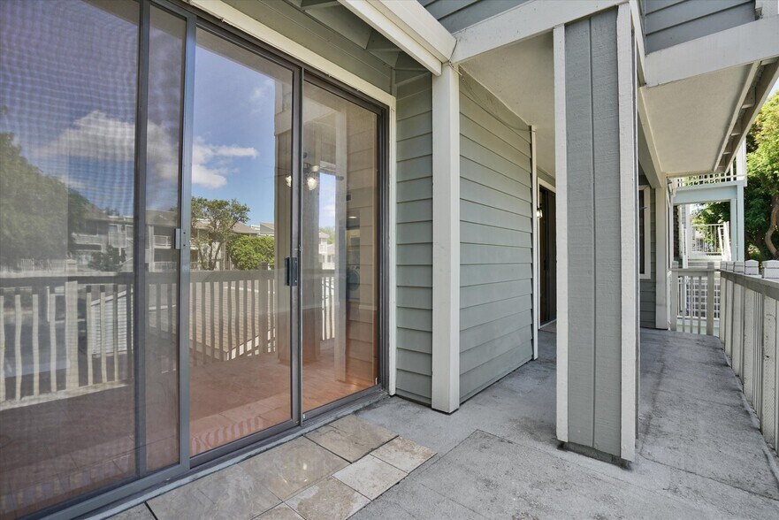 Building Photo - 3402 Pinewood Terrace