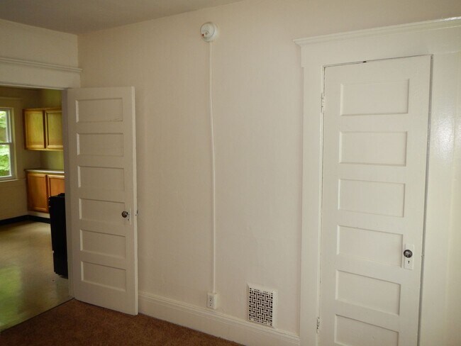 Building Photo - Four Bedroom Duplex with Great Park View 7...