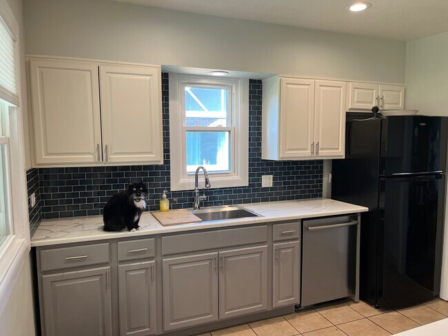 Building Photo - 933 Harrison St