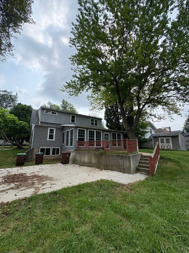 Building Photo - 805 N Monroe St