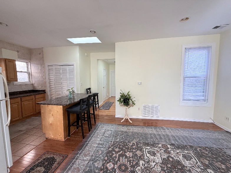 Building Photo - 3643 S Hamilton Ave