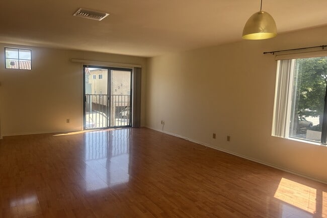 Building Photo - 8515 Saturn St