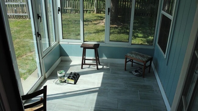 Building Photo - 1005 Weschester Ct