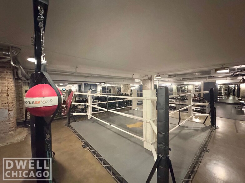 Building Photo - 110 W Chicago Ave