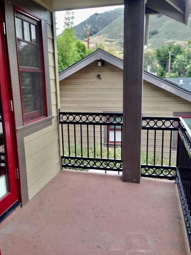 Building Photo - 3 Bedroom/2 Bath Downtown SLO