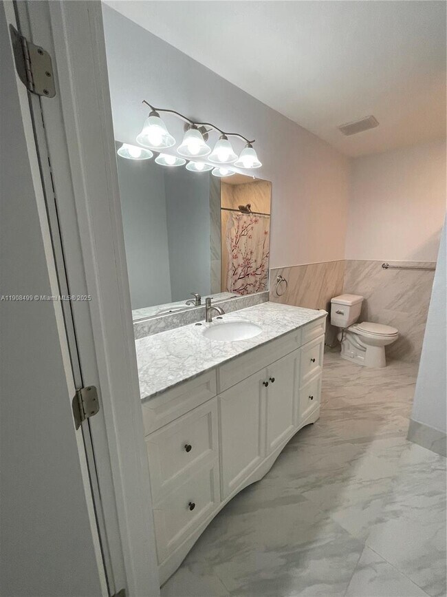 Building Photo - 405 SW 5th St