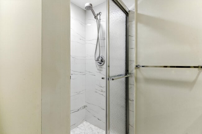 Building Photo - 622 6th Way