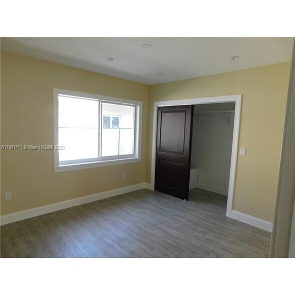 Building Photo - 2375 SW 21st Ter