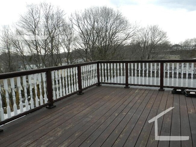 Building Photo - No Brokers Fee, No Security Deposit, Luxury Finishes, Sauna, Central Heat/AC, In-Unit Washer and ...