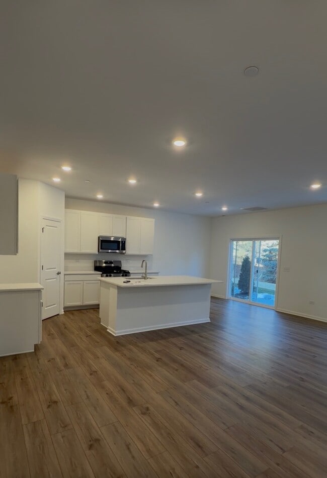 Building Photo - 10232 McMahon Wy