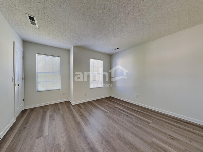 Building Photo - 532 Osborne Rd