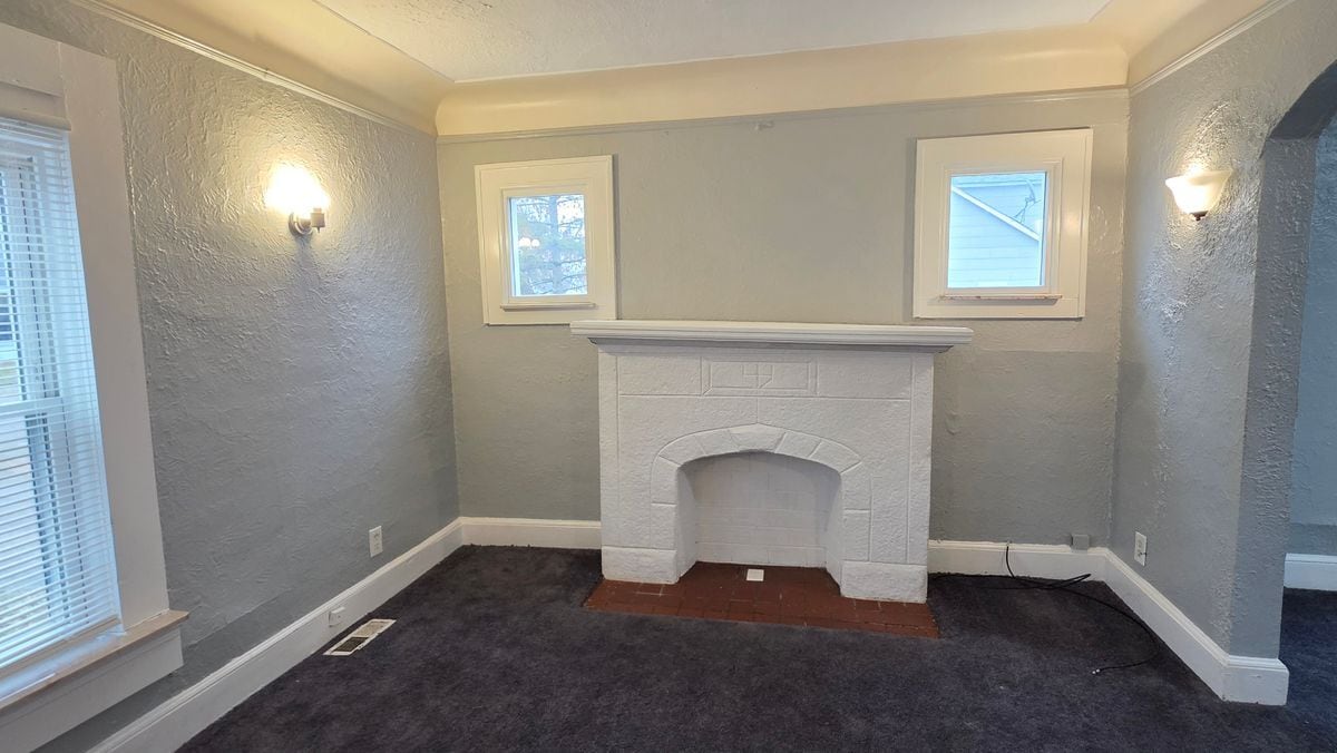 Building Photo - 7542 Meadow Ave