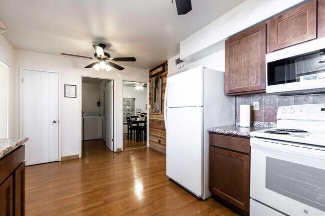 Building Photo - 10545 W Coggins Dr