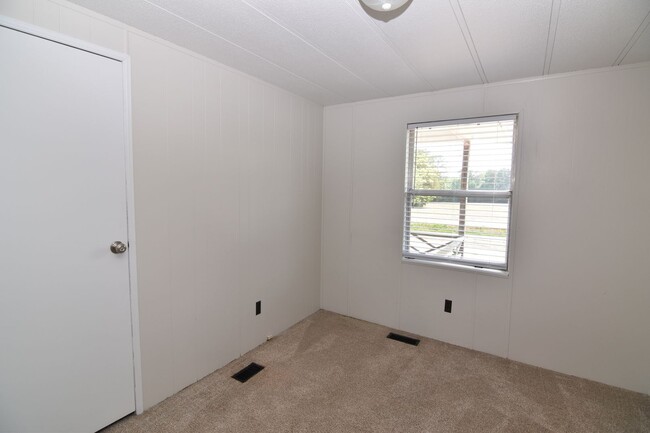 Building Photo - Spacious & Updated Double-Wide Home on a L...