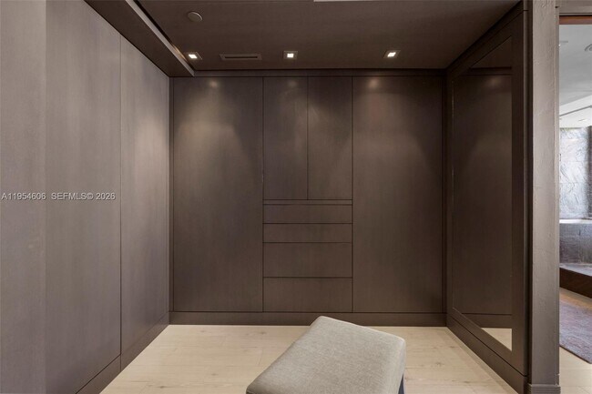 Building Photo - 5875 Collins Ave