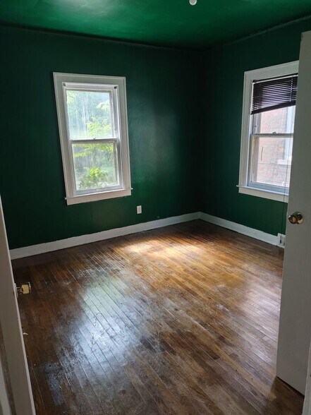 Building Photo - 3311 W Grand St