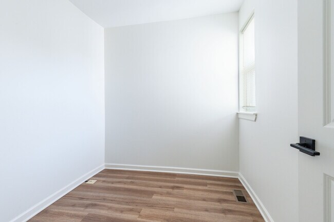 Building Photo - 2112 Sigel St