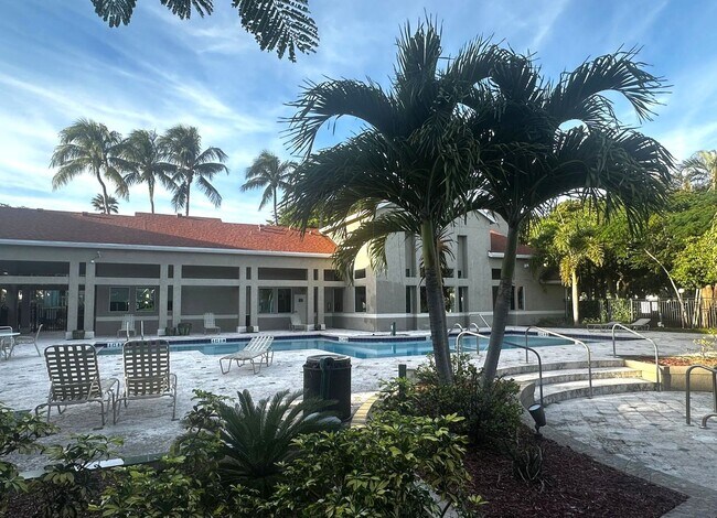 Building Photo - 2Bd/ 2Ba Condo in Premier Delray Beach Location **Optional Private Storage Garage**
