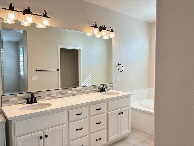 Building Photo - 3281 Crocker Dr