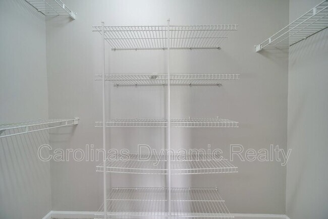 Building Photo - 120 Lantana Dr