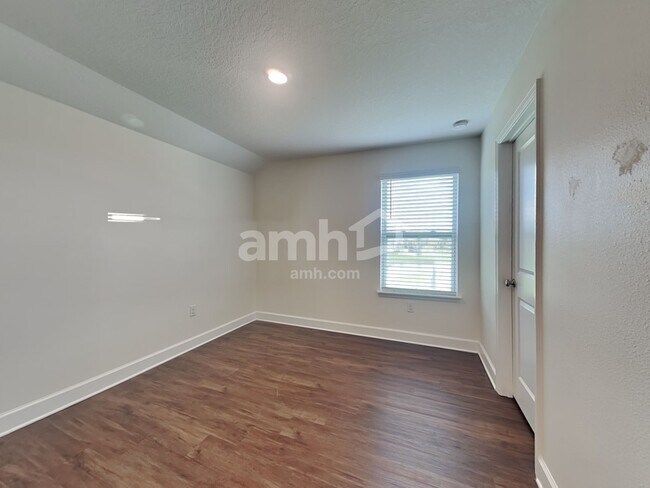 Building Photo - 2211 Saffron Walden Dr